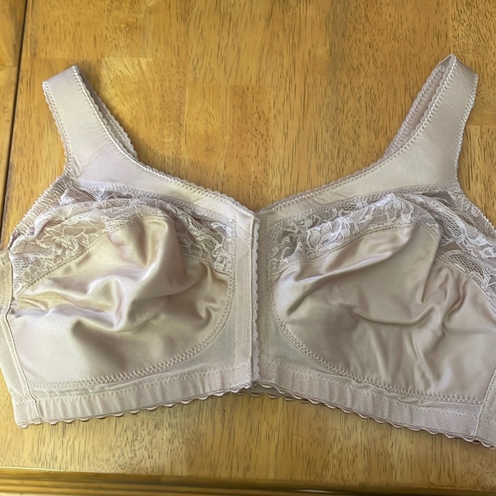 Glamorise 38DD Magic Lift Front Closure Support Bra 1200 tan Wirefree.